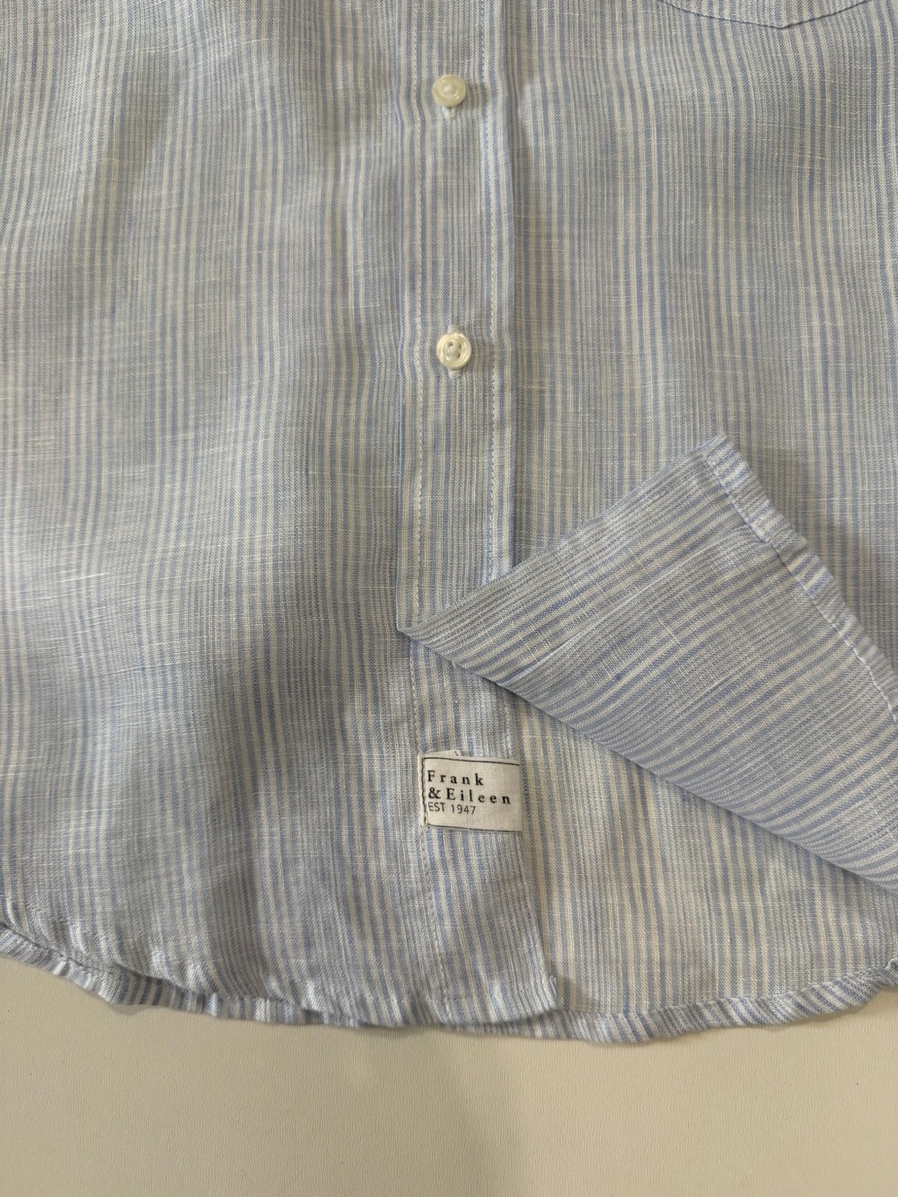 Frank & Eileen Women’s Size XS White Pale Blue Striped Button-Down Shirt - Picture 5 of 7